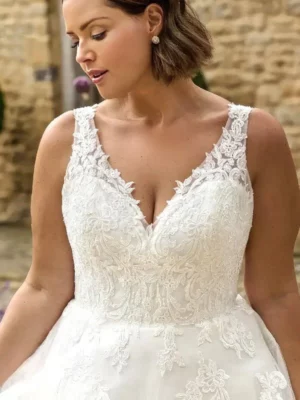 robe de mariee simple femme ronde 2 turbo 3ef35391 70a1 41ea 8a61 0d000e55fdac 184684 5000x